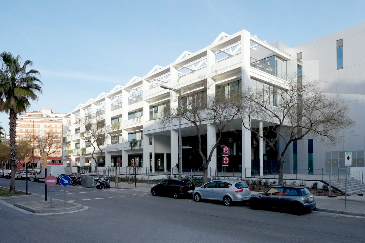 Finalització de les obres de reforma i ampliació d’un edifici existent per a ús d’oficines en la carretera del Prat 8-14 a Barcelona